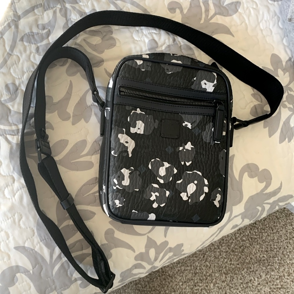MCM crossbody bag, excellent condition!